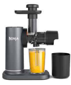 Ninja Extracteur de jus à pression à froid, carafe 700 ml et récupérateur de pulpe 1,1 l, pour des jus, boissons et shots sains, compact, lavable au lave-vaisselle, pièces amovibles, Gris JC151EU